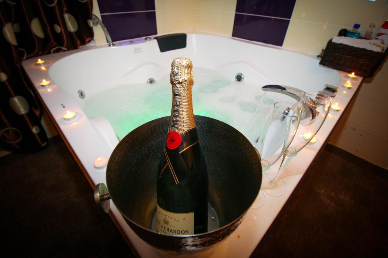 Karma Luxury Room Bucureşti Eksteriør bilde