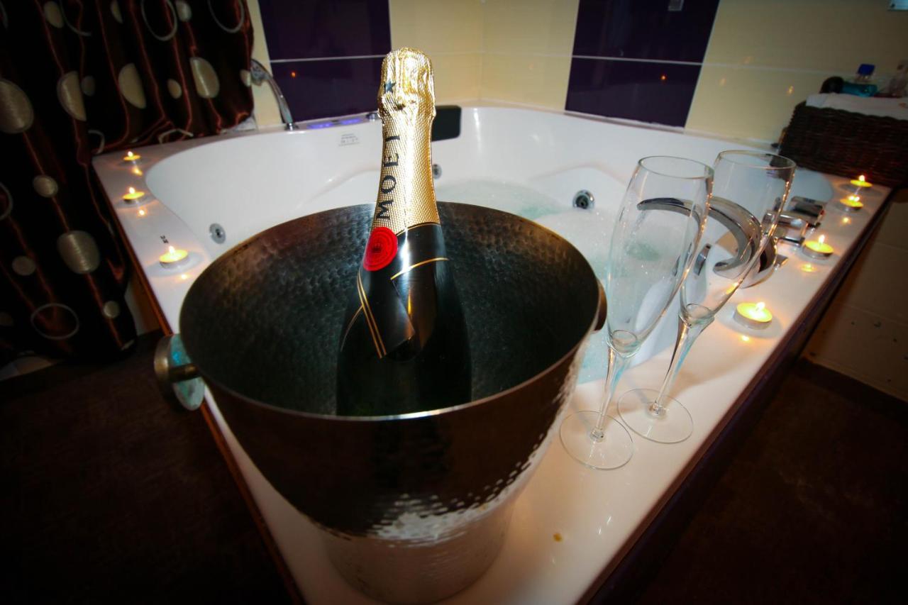 Karma Luxury Room Bucureşti Eksteriør bilde